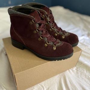 *Pre-Owned Clarks Faralyn Alpha Hiking Boot 9.5 M - Aubergine Suede